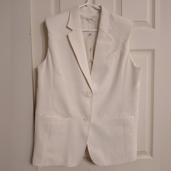 Max Studio Jackets & Blazers - BNWT MAX STUDIO White Sleeveless Blazer Size Large (L)
